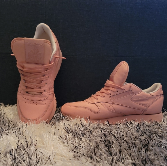 Reebok
Classic Leather Sneaker - Picture 4 of 10